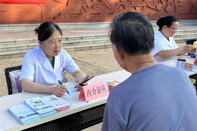 運(yùn)城市中心醫(yī)院舉辦“全民健康生活方式宣傳月”義診宣教活動(dòng)，助力市民營(yíng)養(yǎng)健康